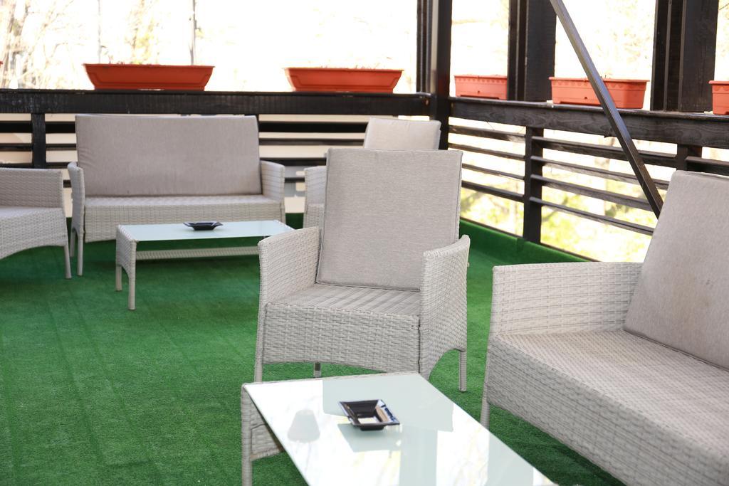Casa Teilor Hotel Pitesti Exterior photo